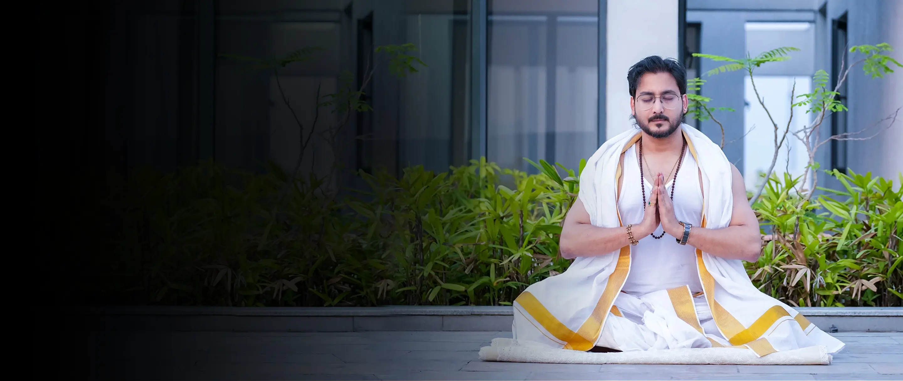 Best Astrologer in India Gaurav Tribedi giving consultation in Kolkata studio - Top Rated Vedic Remedies